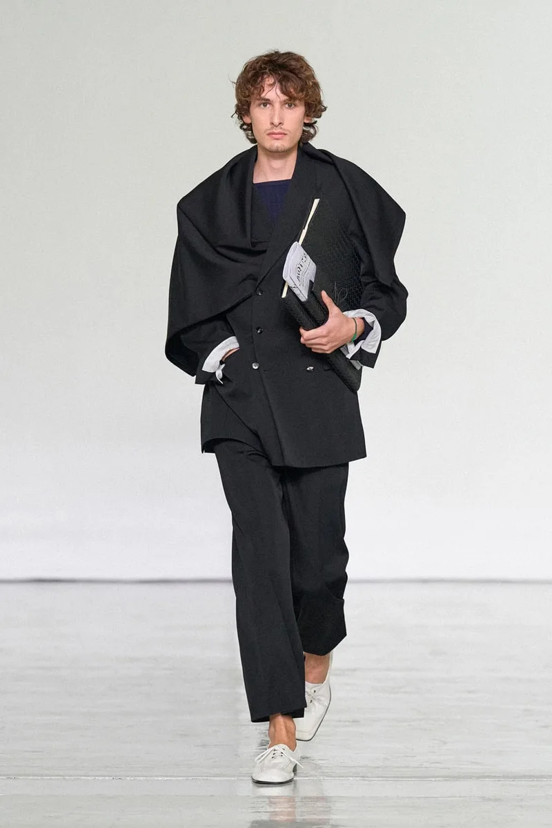 bottega-veneta-ss27-la-legerete-pour-lete/carousel-12.jpg