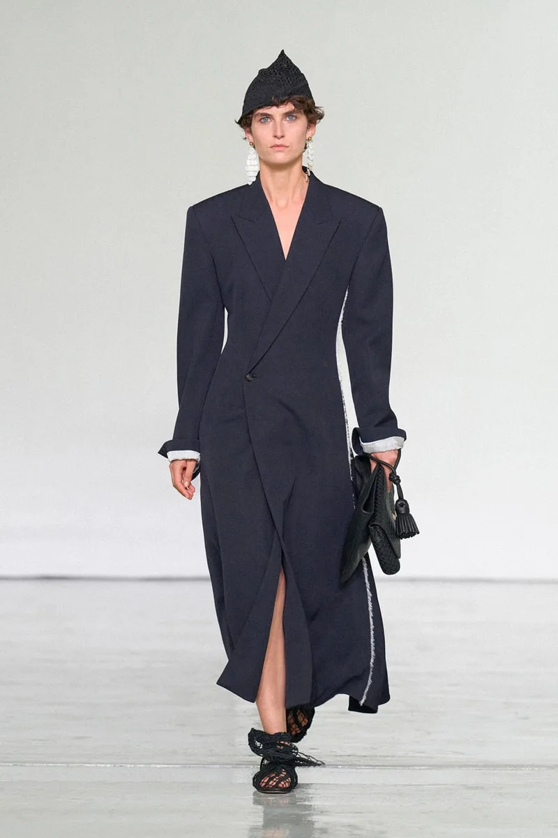 bottega-veneta-ss27-la-legerete-pour-lete/carousel-5.jpg