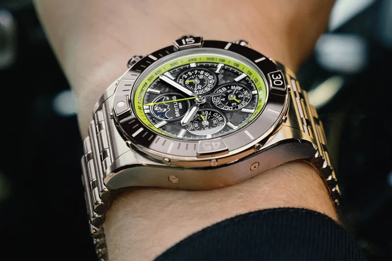 breitling-et-aston-martin-le-luxe-sur-mesure-valhalla/carousel-3.jpg