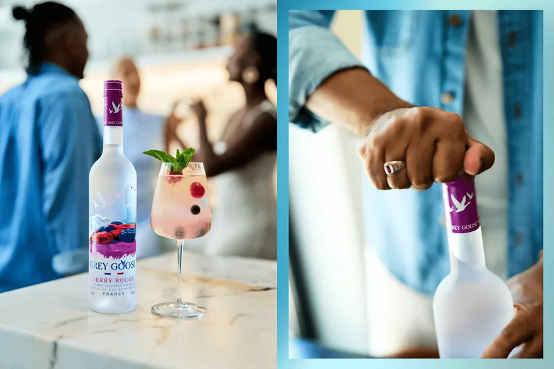 Bouteille et cocktail Grey Goose avec personnes en arrière-plan.
