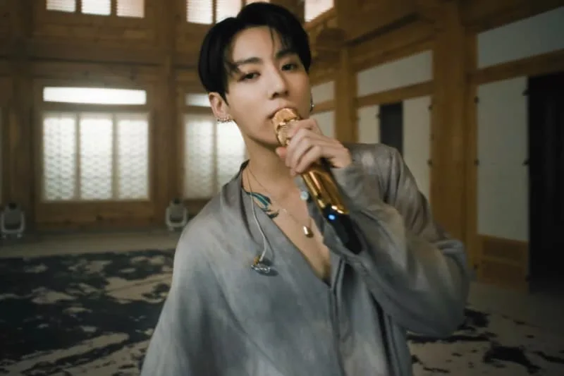 bts-envoute-avec-jiyongkim-dans-une-perf-live-explosive-de-swim/carousel-2.jpg