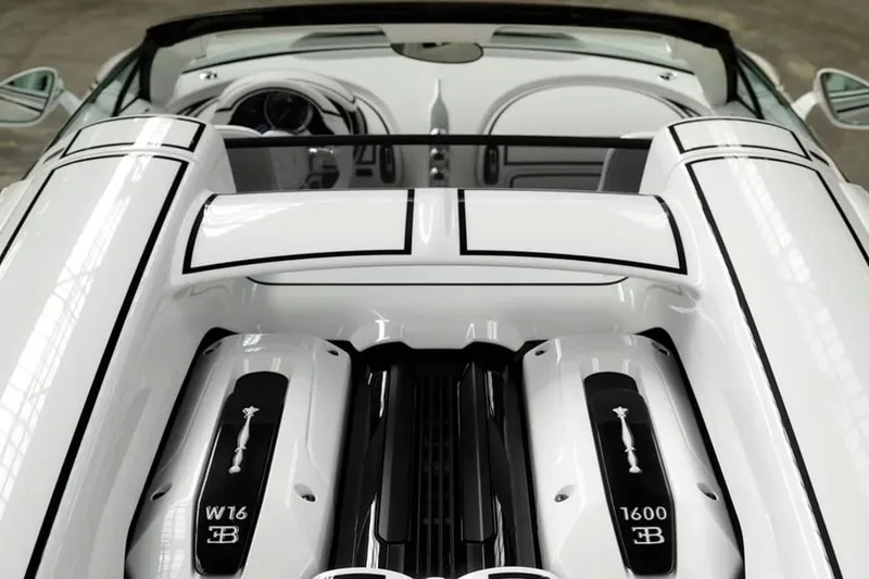 bugatti-w16-mistral-blanc-eternel-lhypercar-en-porcelaine/carousel-6.jpg