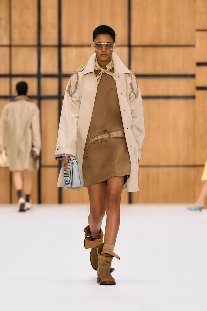 burberry-ss27-central-cee-surprend-la-mode/carousel-13.jpg