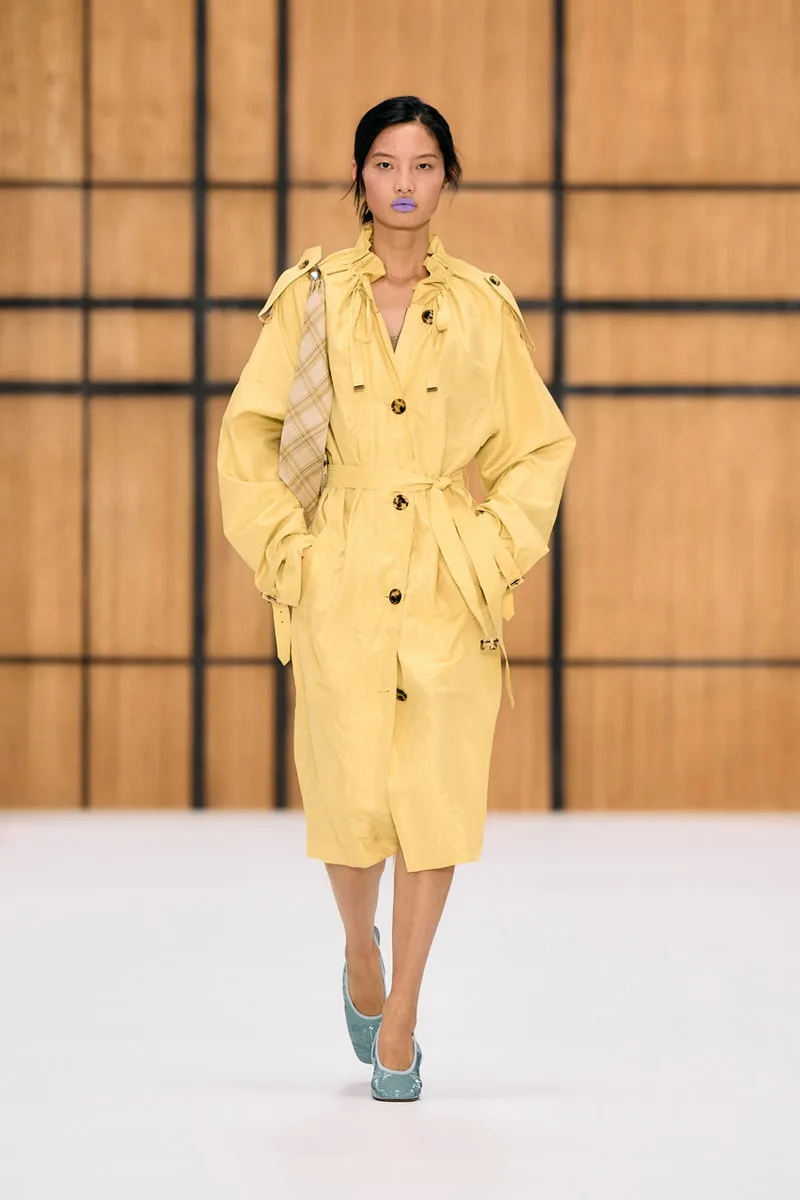 burberry-ss27-central-cee-surprend-la-mode/carousel-9.jpg