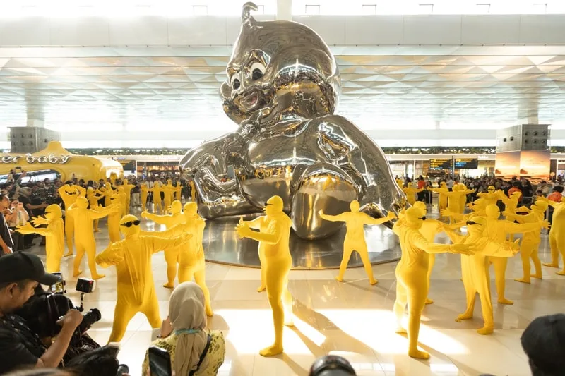 butter-baby-une-installation-artistique-monumentale-a-jakarta/carousel-7.jpg