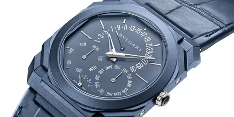 Montre Bvlgari Octo Finissimo bleue avec fonctions calendaires.