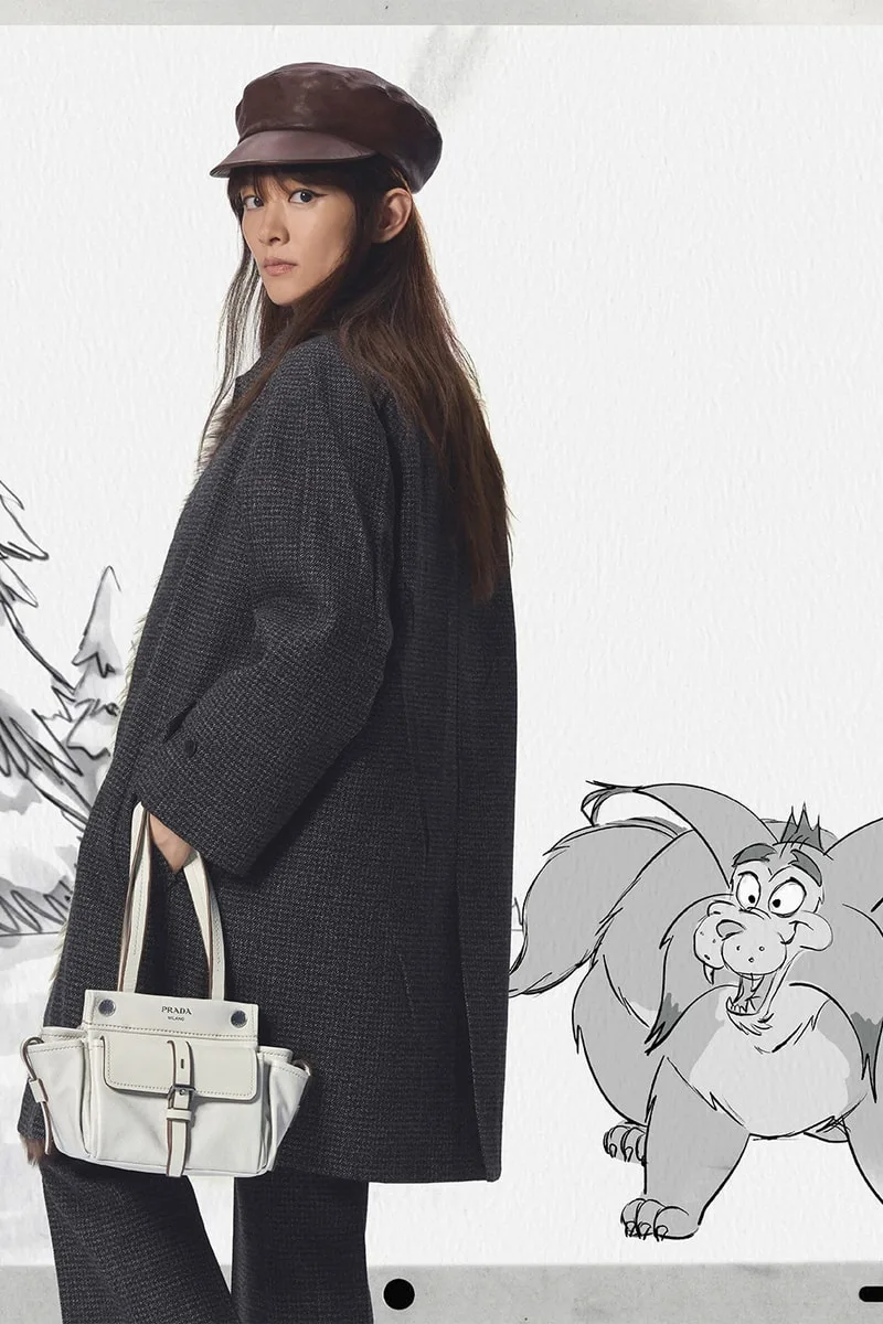 Une campagne Prada des fêtes 2026 au charme de conte illustré