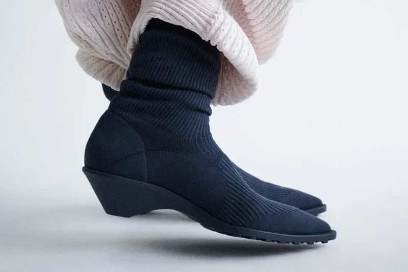 camper-x-issey-miyake-le-renouveau-de-la-botte-chaussette/carousel-2.jpg