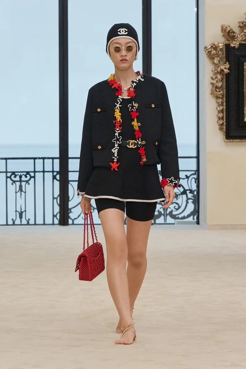 chanel-retrouve-ses-racines-a-biarritz-avec-matthieu-blazy/carousel-3.jpg