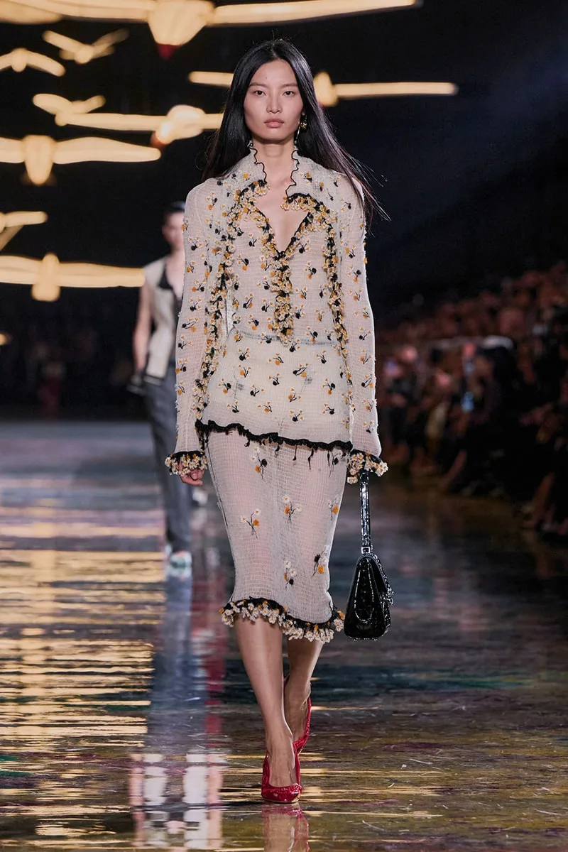 chanel-ss27-un-vent-de-liberte-par-matthieu-blazy/carousel-7.jpg
