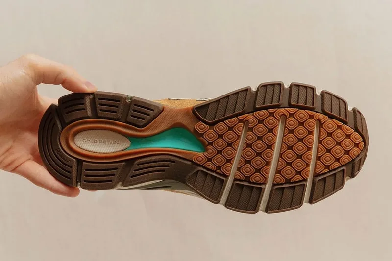 cncpts-x-new-balance-la-990v4-patina-devoilee/carousel-6.jpg