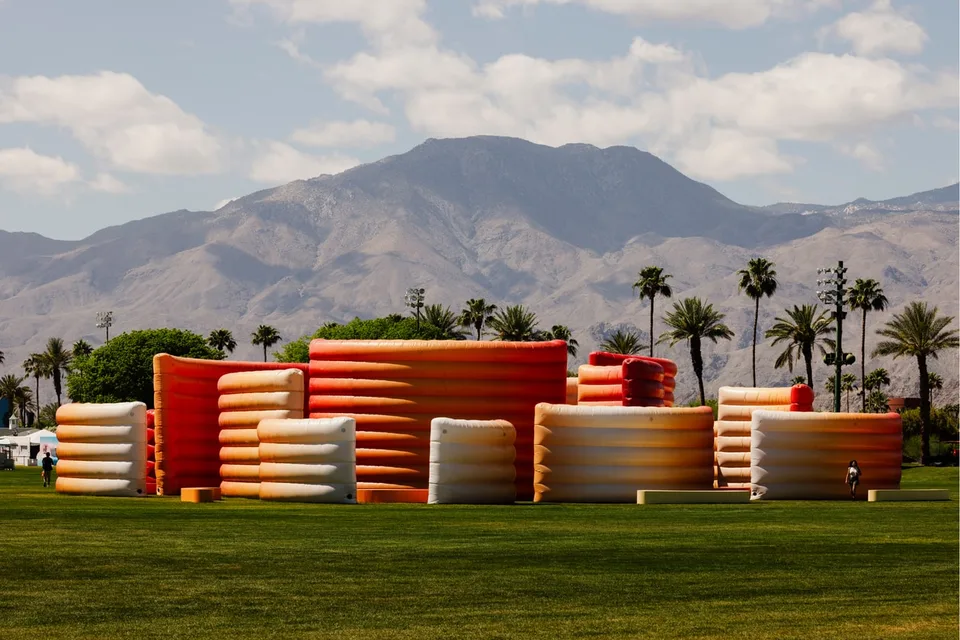 coachella-2026-un-oasis-artistique-au-coeur-du-desert/carousel-1.jpg