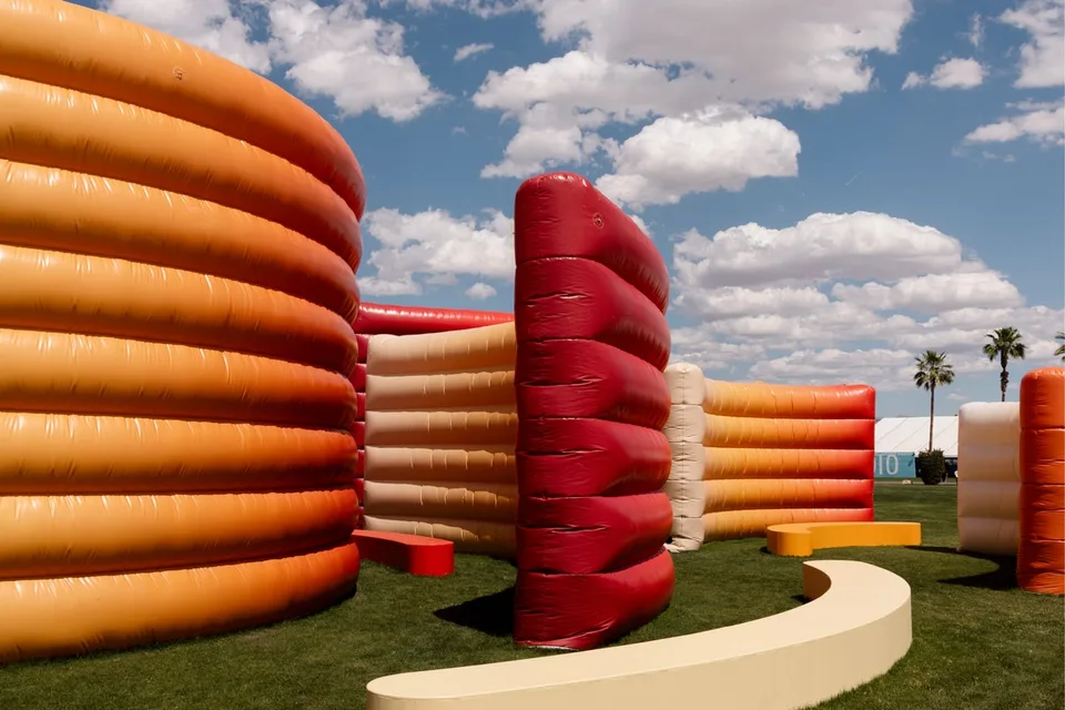 coachella-2026-un-oasis-artistique-au-coeur-du-desert/carousel-5.jpg