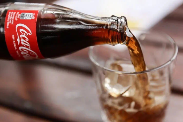 coca-cola-sassocie-a-human-made-pour-une-edition-limitee-au-design-unique/carousel-4.jpg