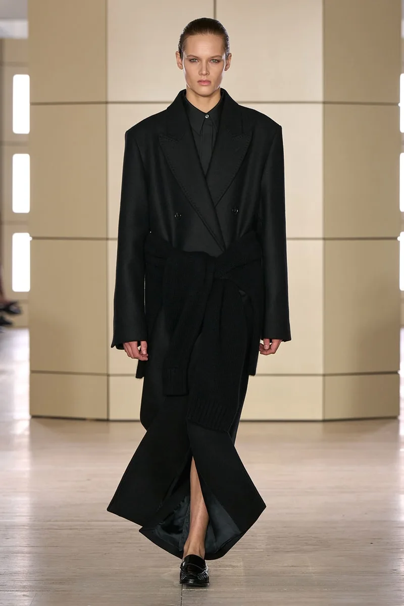 cos-fw26-elegance-moderne-et-decadence-des-annees-folles/carousel-1.jpg