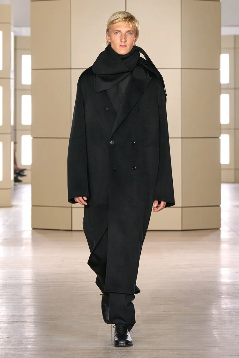 cos-fw26-elegance-moderne-et-decadence-des-annees-folles/carousel-13.jpg
