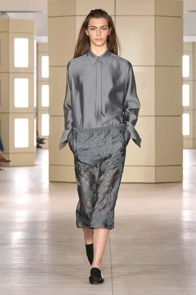 cos-fw26-elegance-moderne-et-decadence-des-annees-folles/carousel-9.jpg