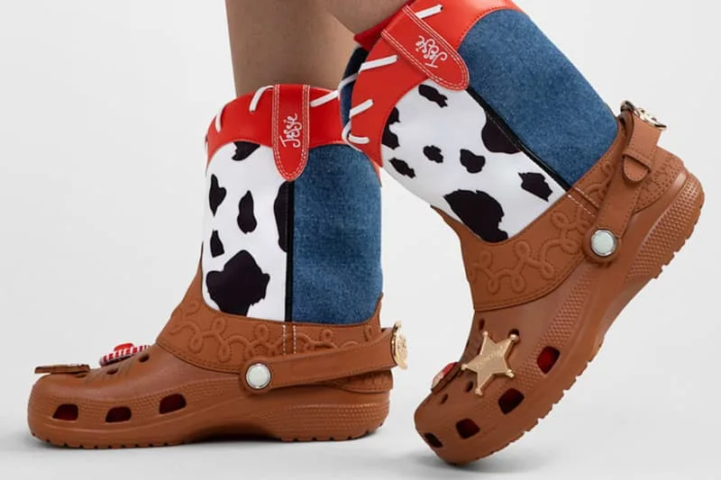 Bottes marron avec motifs vache et étoile de shérif.