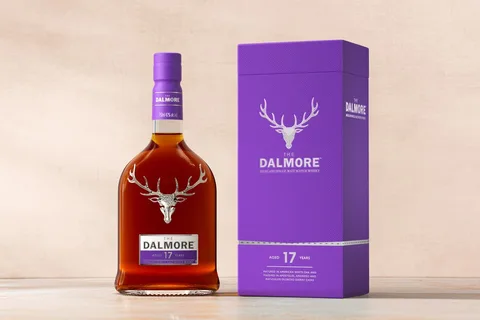 Bouteille et boîte de whisky Dalmore 17 ans sur fond neutre