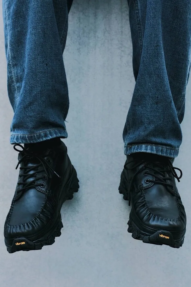 deluxe-et-suicoke-un-mocassin-qui-provoque/carousel-1.jpg