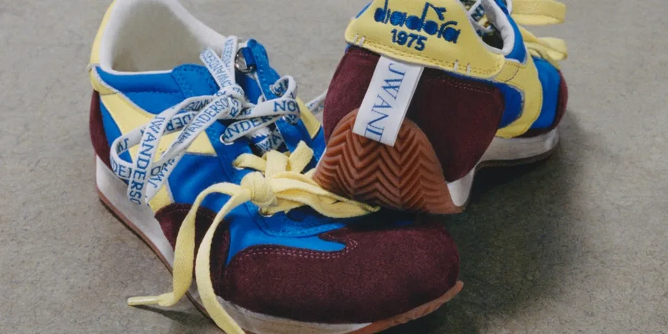 Chaussures colorées avec lacets originaux, style vintage.