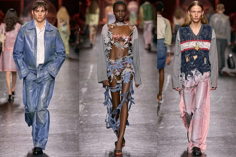 Défilé de mode avec mannequins en tenues déstructurées et colorées.