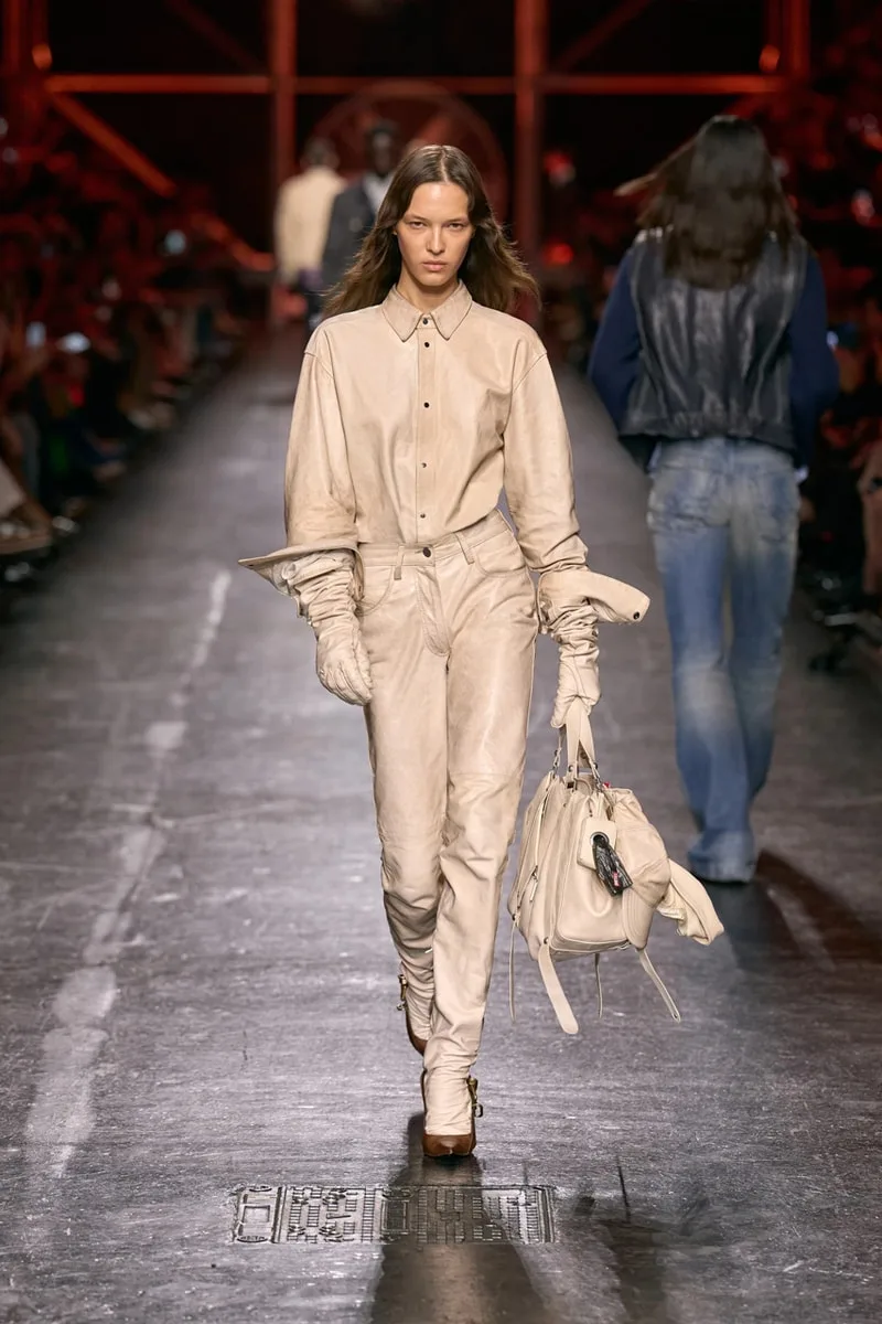 diesel-ss27-le-depart-flamboyant-de-glenn-martens/carousel-15.jpg