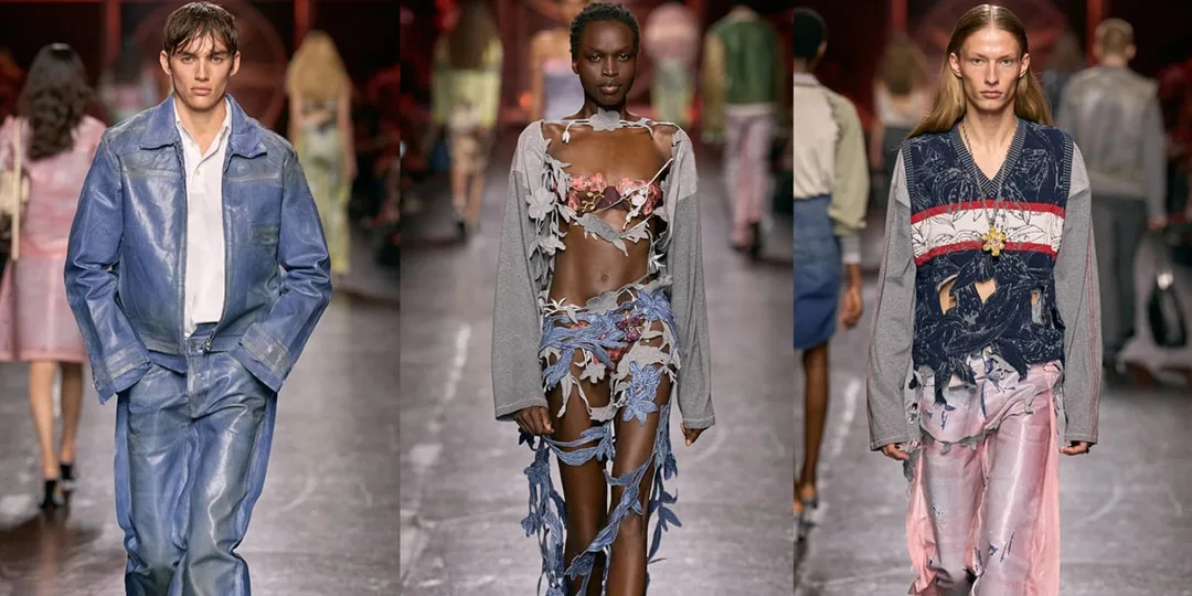 Défilé de mode avec des mannequins en vêtements avant-gardistes sur le podium.