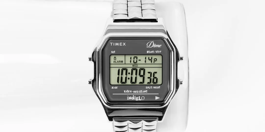 Montre numérique Timex argentée avec affichage de l'heure et de la date.