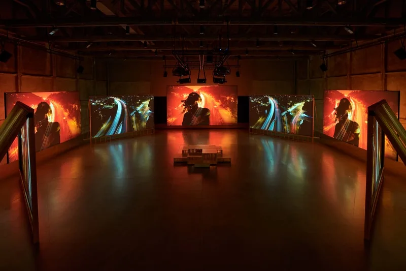 doug-aitken-un-voyage-lumineux-a-travers-lightscape/carousel-6.jpg