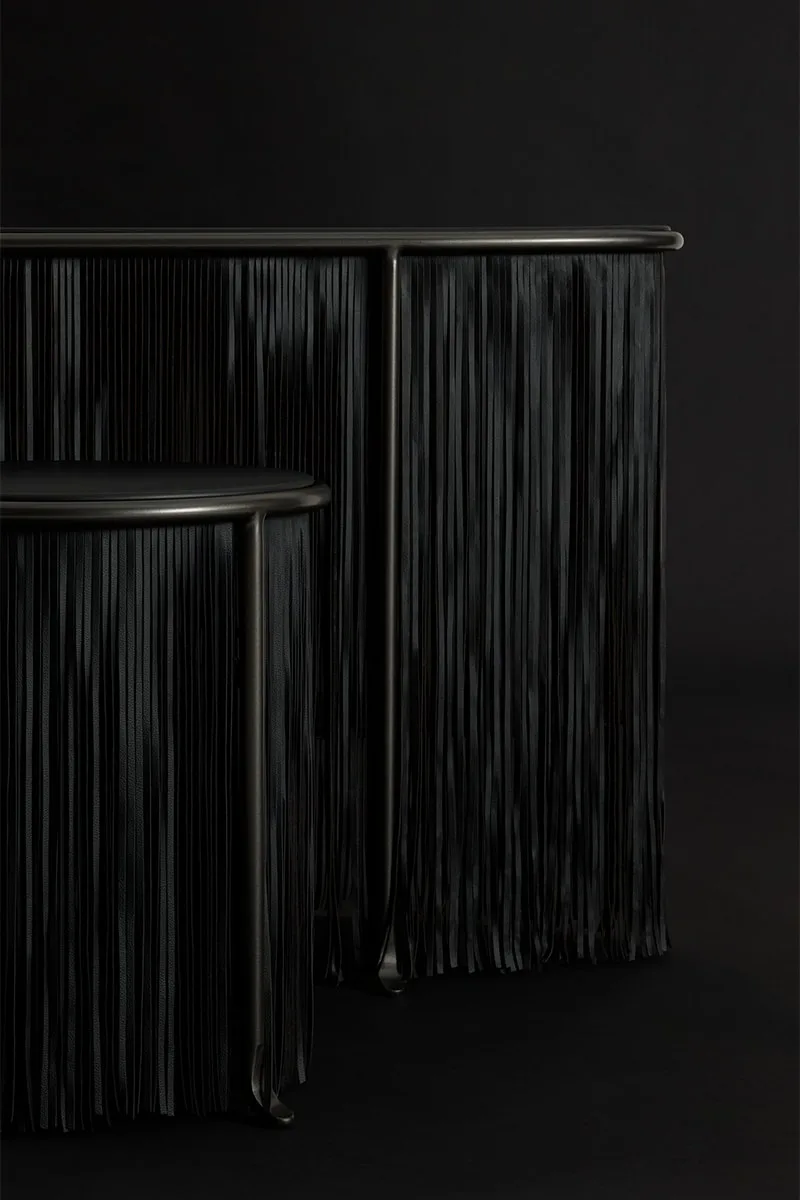 dozie-kanu-lart-de-transcender-le-mobilier/carousel-7.jpg