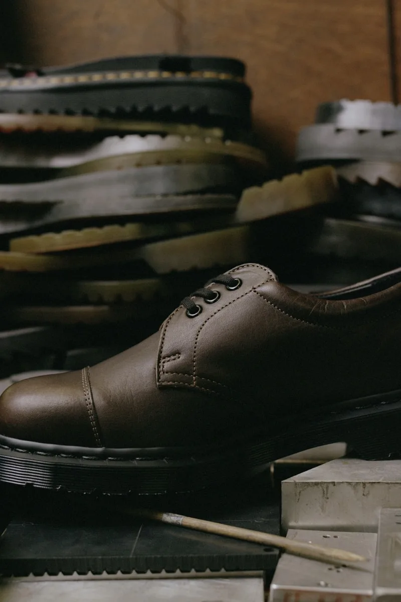 dr-martens-1461-collaboration-avec-mhl/carousel-6.jpg