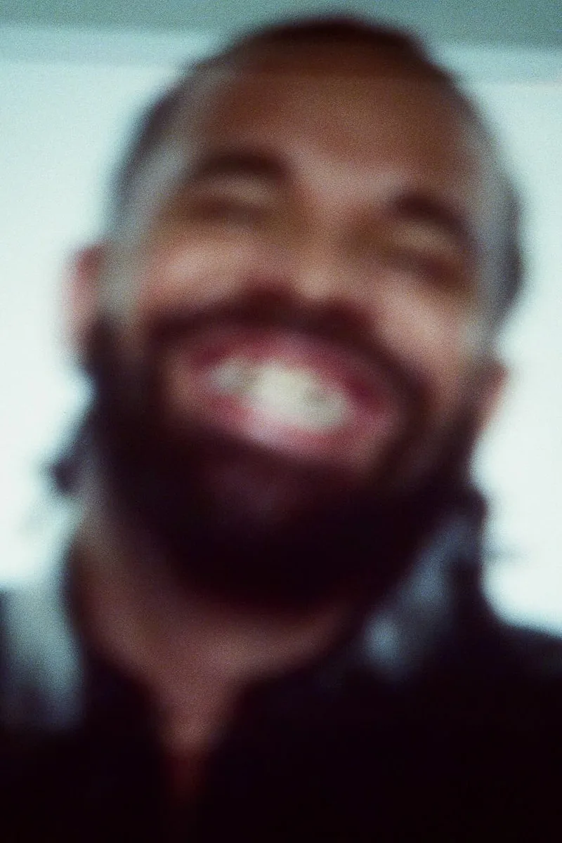 drake-fomo-disponible-le-1er-octobre/carousel-2.jpg