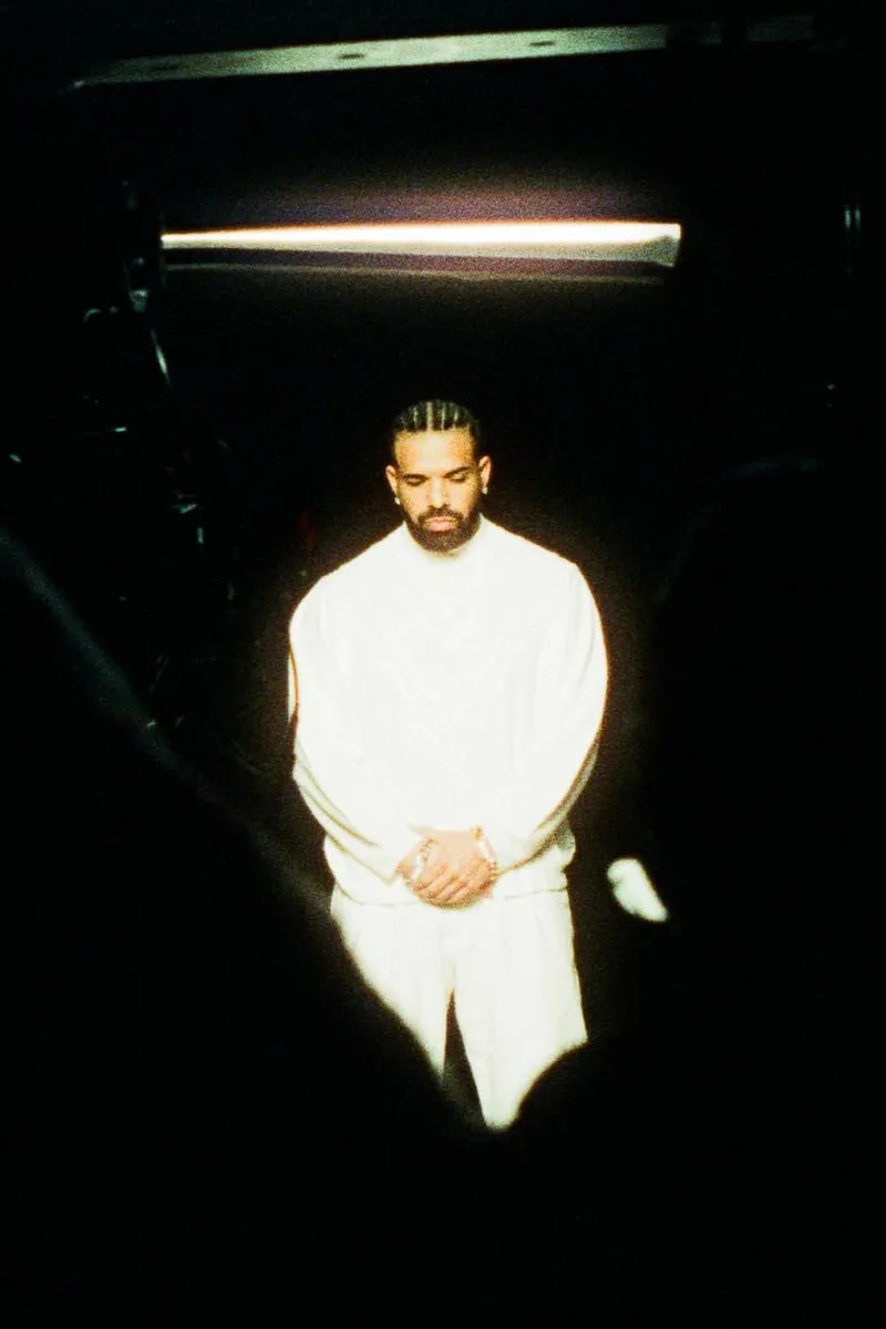 drake-fomo-disponible-le-1er-octobre/carousel-4.jpg