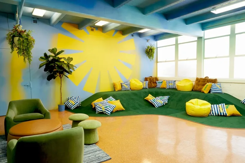 dreamhaus-lespace-bien-etre-qui-transforme-la-classe/carousel-1.jpg