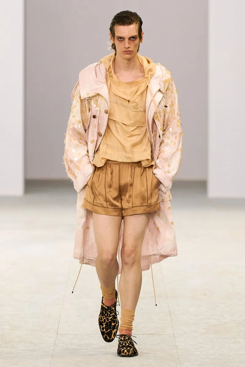 dries-van-noten-une-fluidite-onirique-pour-le-ss27/carousel-10.jpg