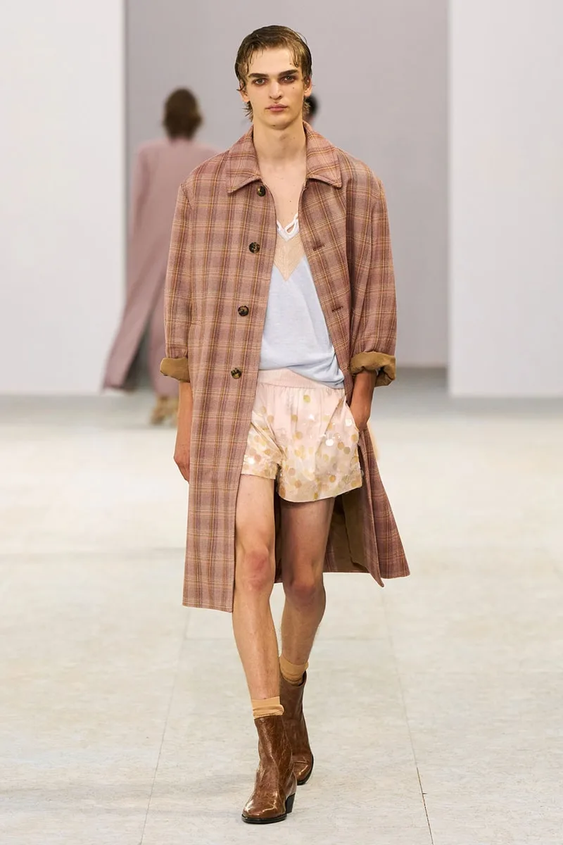 dries-van-noten-une-fluidite-onirique-pour-le-ss27/carousel-12.jpg