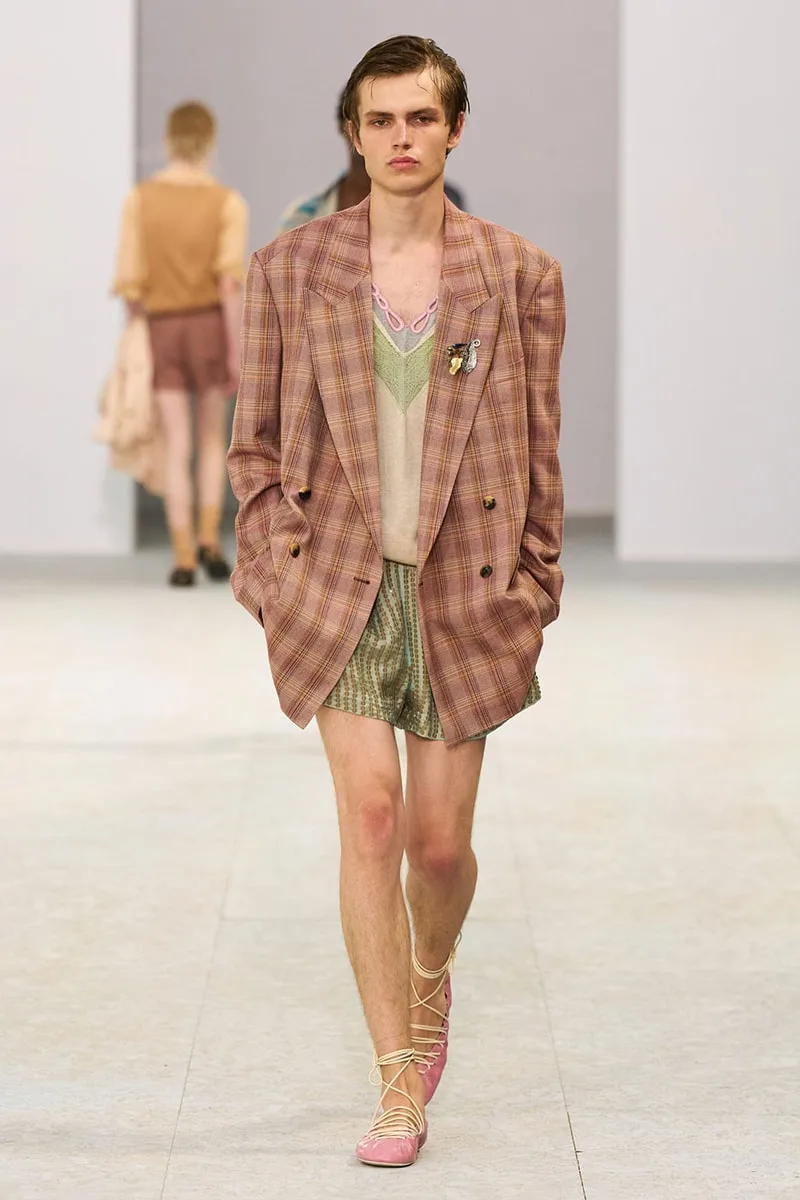 dries-van-noten-une-fluidite-onirique-pour-le-ss27/carousel-15.jpg