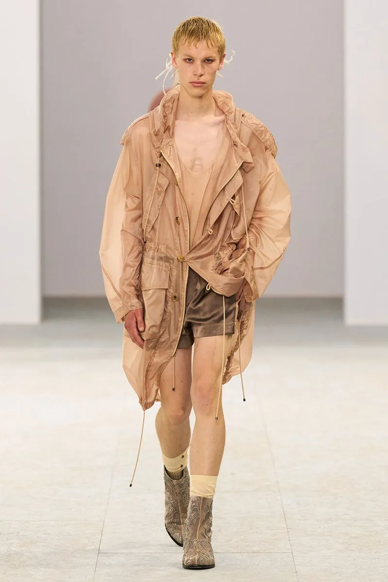 dries-van-noten-une-fluidite-onirique-pour-le-ss27/carousel-3.jpg