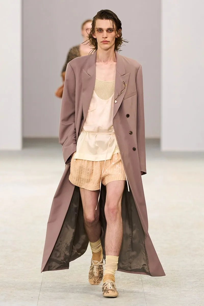 dries-van-noten-une-fluidite-onirique-pour-le-ss27/carousel-5.jpg