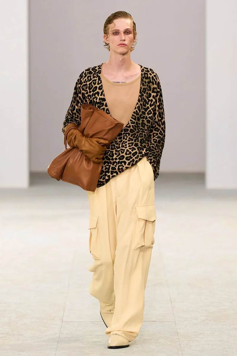 dries-van-noten-une-fluidite-onirique-pour-le-ss27/carousel-6.jpg