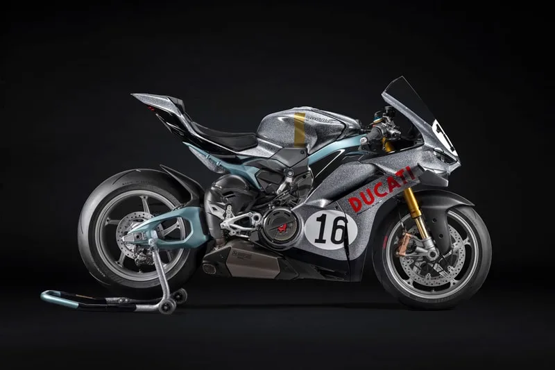 ducati-collezione-100-le-centenaire-en-edition-limitee/carousel-2.jpg
