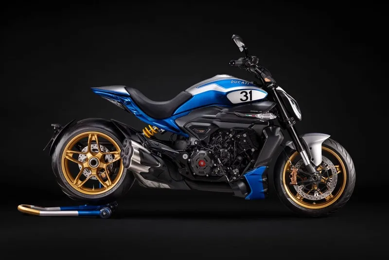 ducati-collezione-100-le-centenaire-en-edition-limitee/carousel-6.jpg