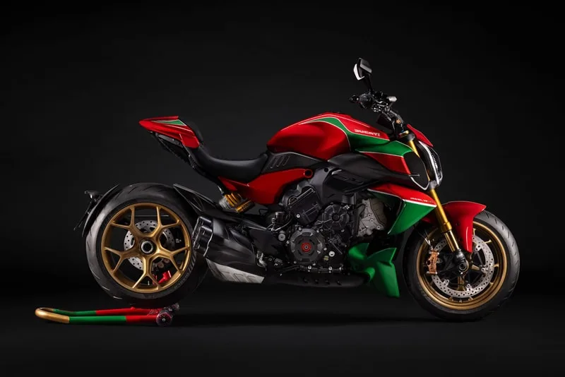 ducati-collezione-100-le-centenaire-en-edition-limitee/carousel-7.jpg