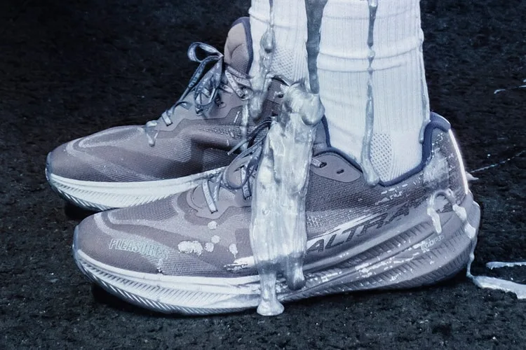 PLEASURES x Altra lancent la chaussure de course Experience Flow 3 “Satellite”