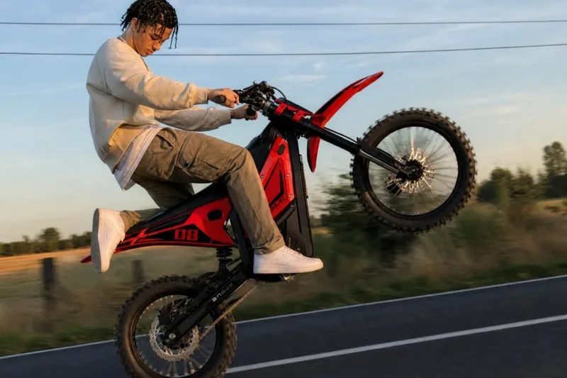 engwe-eagle-le-dirt-bike-qui-redefinit-le-style/carousel-5.jpg