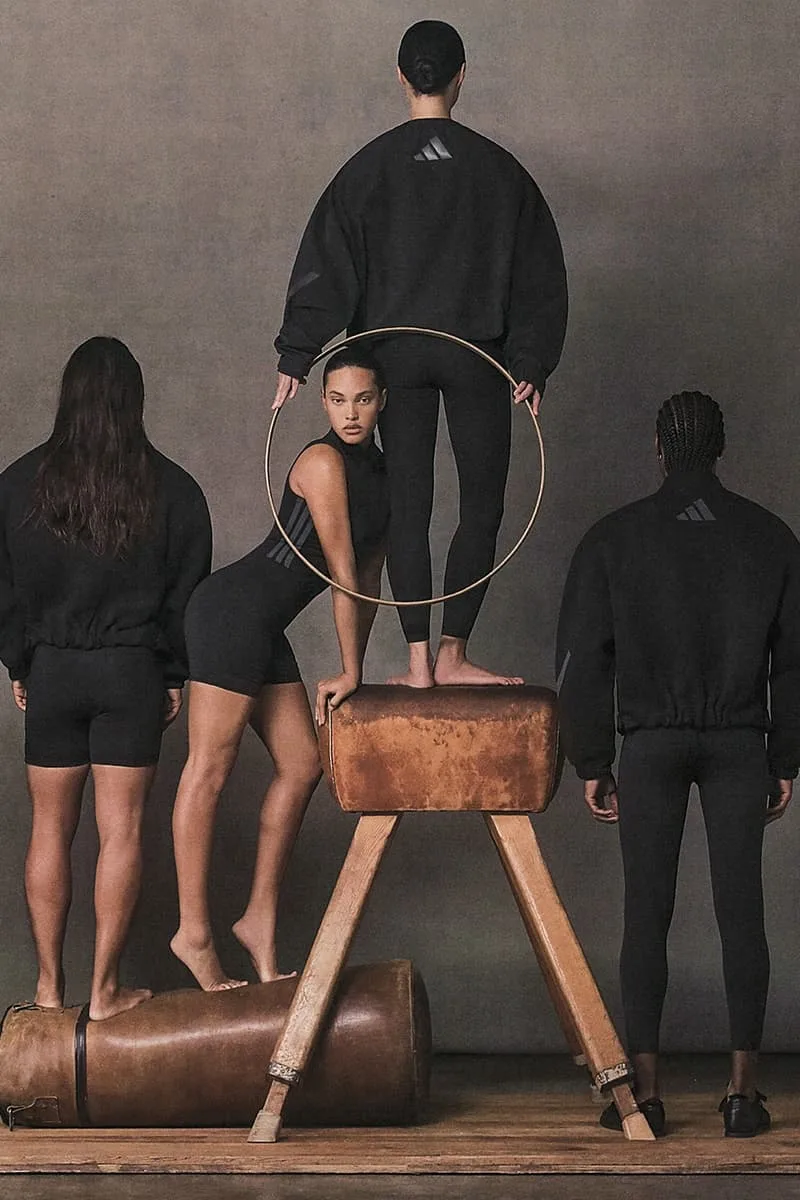 entire-studios-et-adidas-une-collection-continued-in-black-audacieuse/carousel-2.jpg