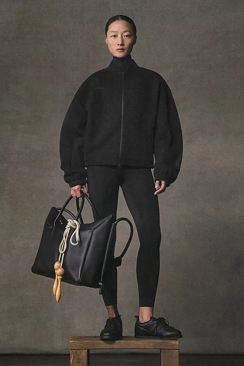 entire-studios-et-adidas-une-collection-continued-in-black-audacieuse/carousel-7.jpg
