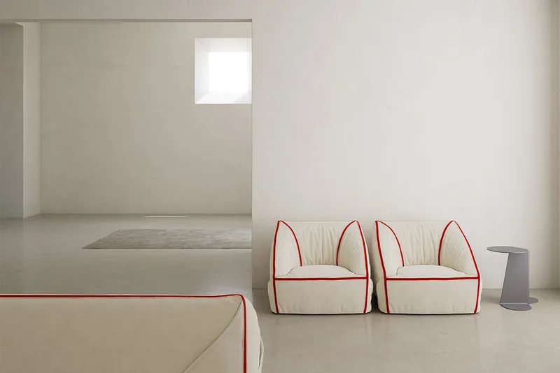 Intérieur minimaliste avec sièges blancs et accent rouge.
