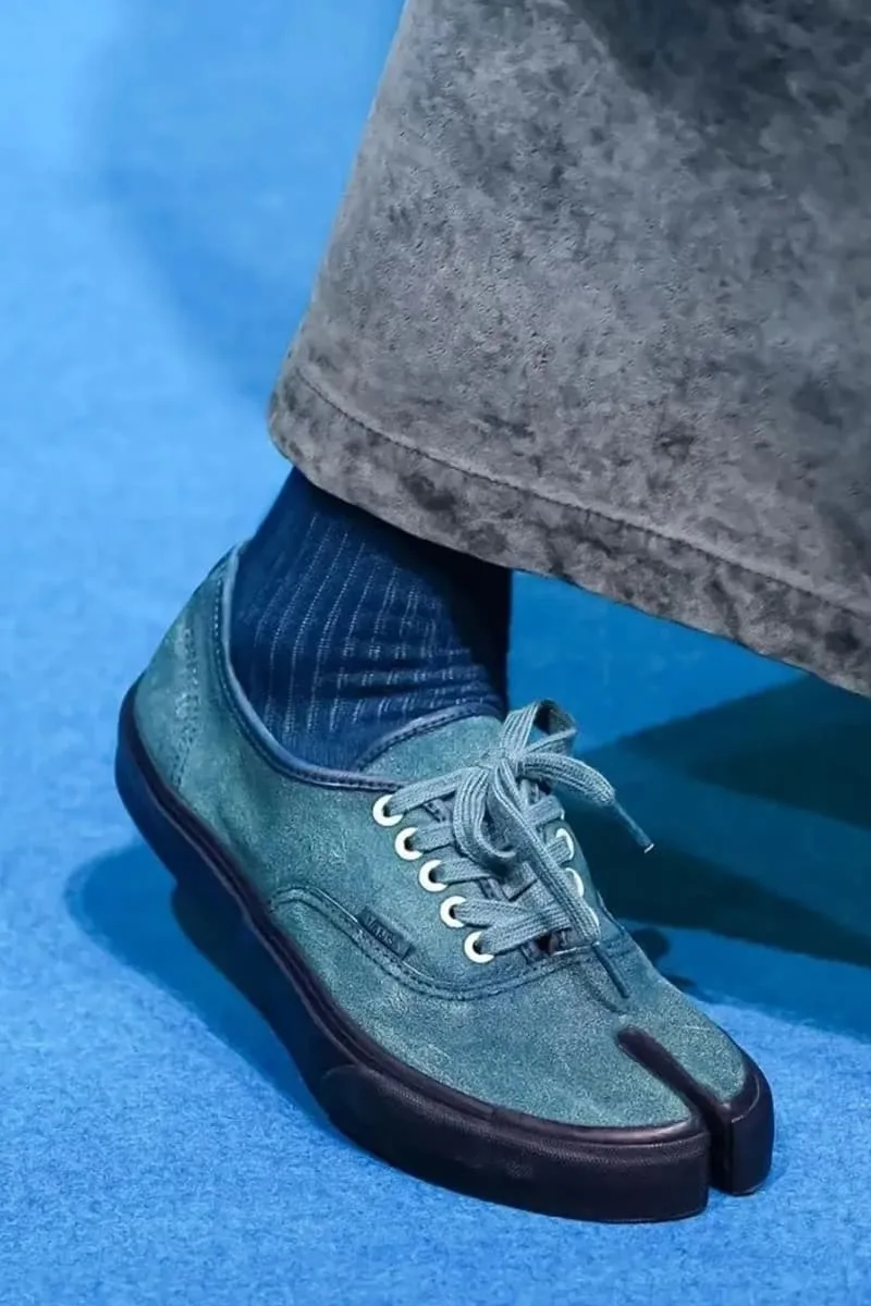 Premières images de la collaboration FDMTL Vans Authentic Tabi automne/hiver 2026
